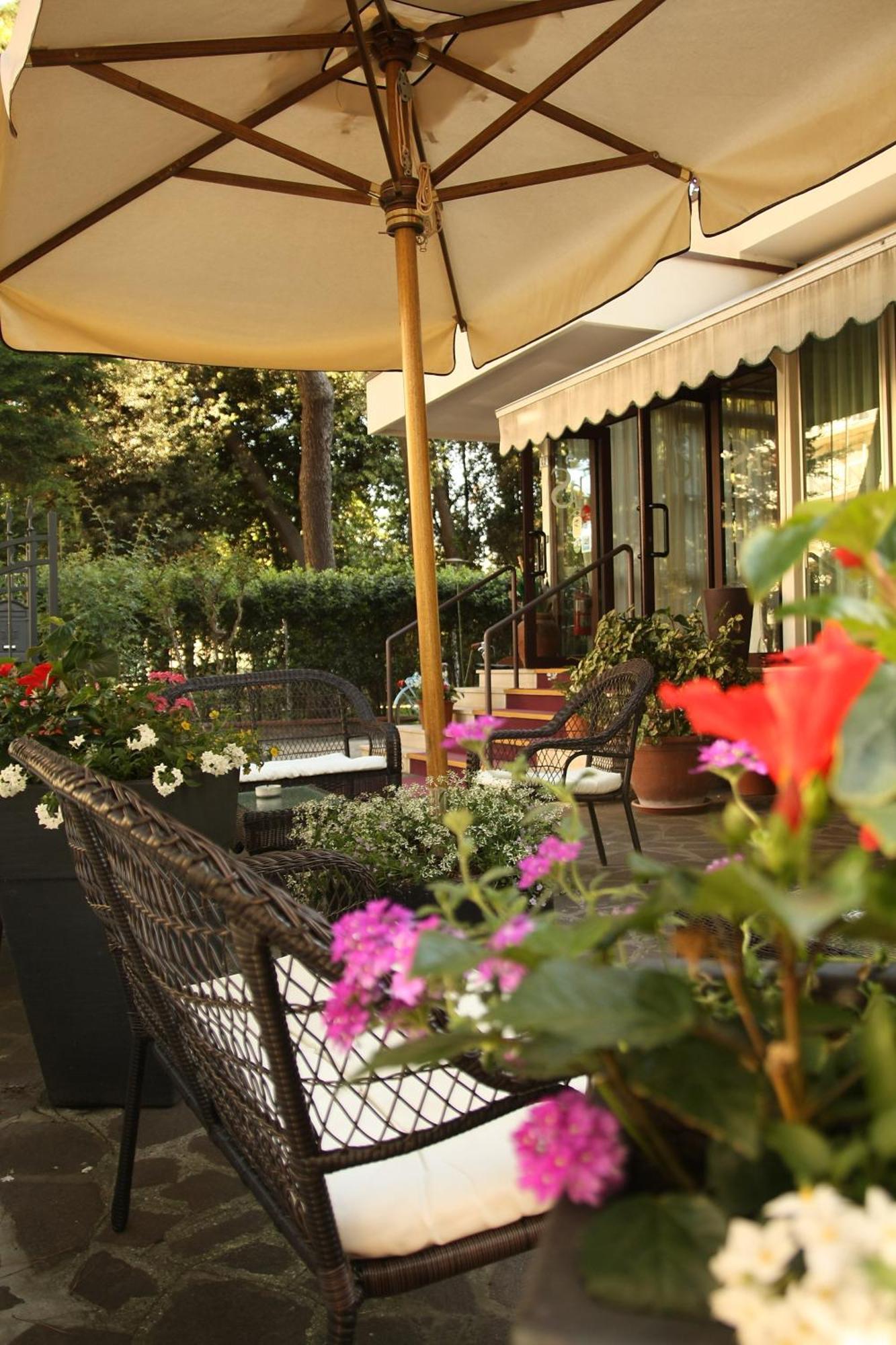 Hotel Santiago Мілано-Маріттіма Екстер'єр фото