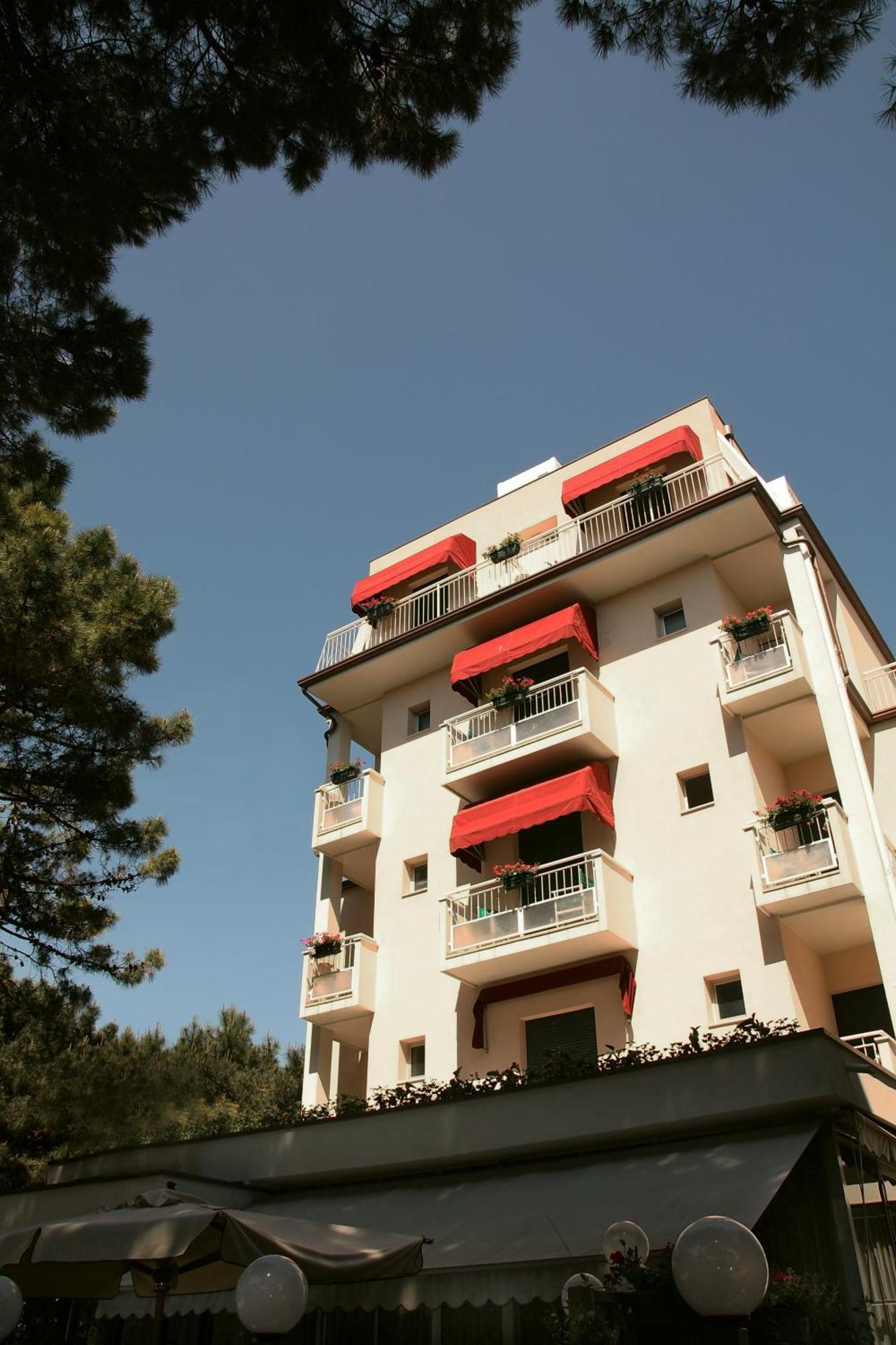 Hotel Santiago Мілано-Маріттіма Екстер'єр фото