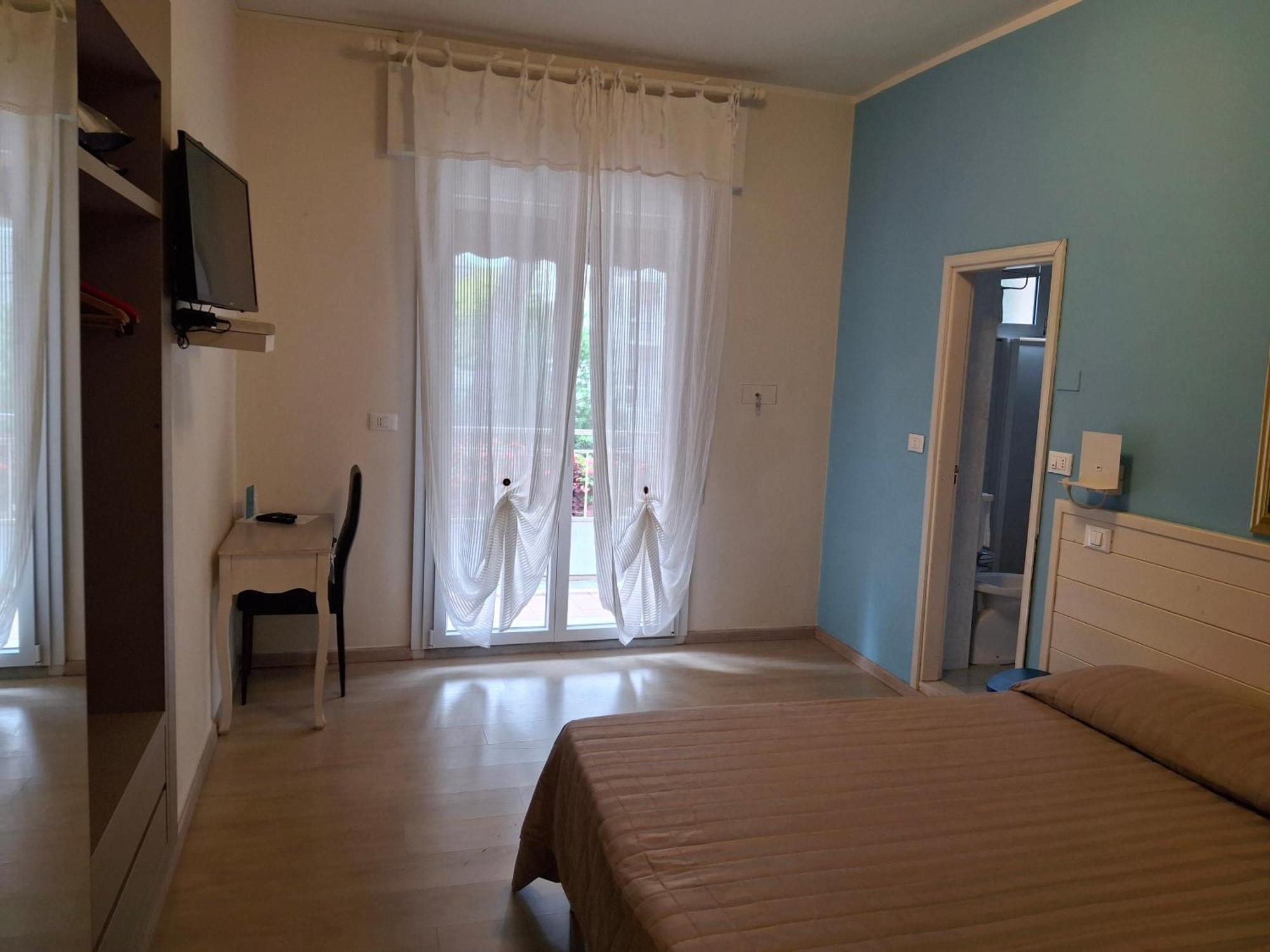 Hotel Santiago Мілано-Маріттіма Екстер'єр фото